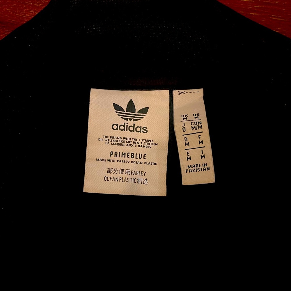 Adidas original jacket trifold logo, black, size M. Excellent condition.